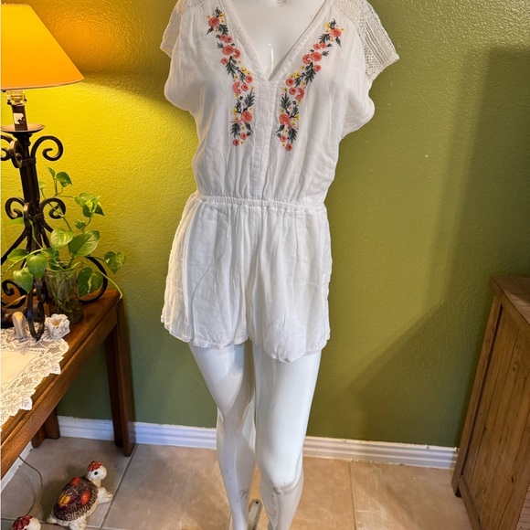 Abercrombie & Fitch White Floral Embroidered Romper - Picture 11 of 11